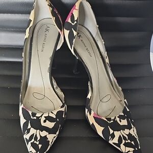 Anne Klein Black and Cream RARE Floral Heels 9M